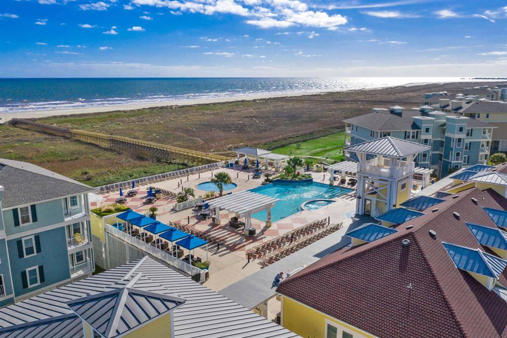 The beach club also offers cabanas and grills for your use.  The bay side has a lazy river pool and is the best spot to enjoy sunsets!