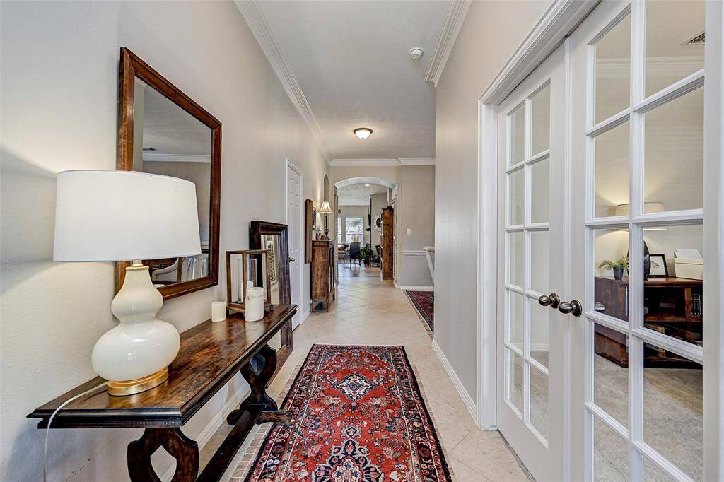Private study/office with French doors off entry