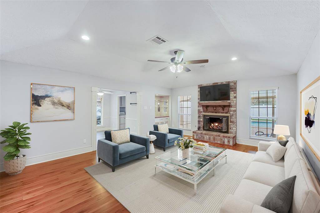 Family room looking into the breakfast area!