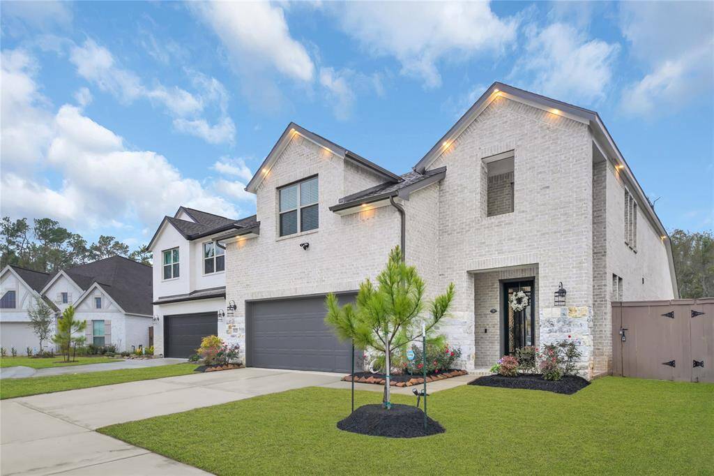 Look at this beautiful curb appeal!