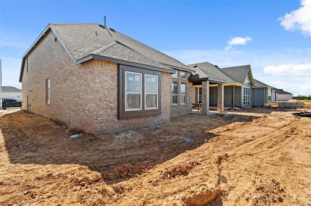 No rear neighbors for added privacy