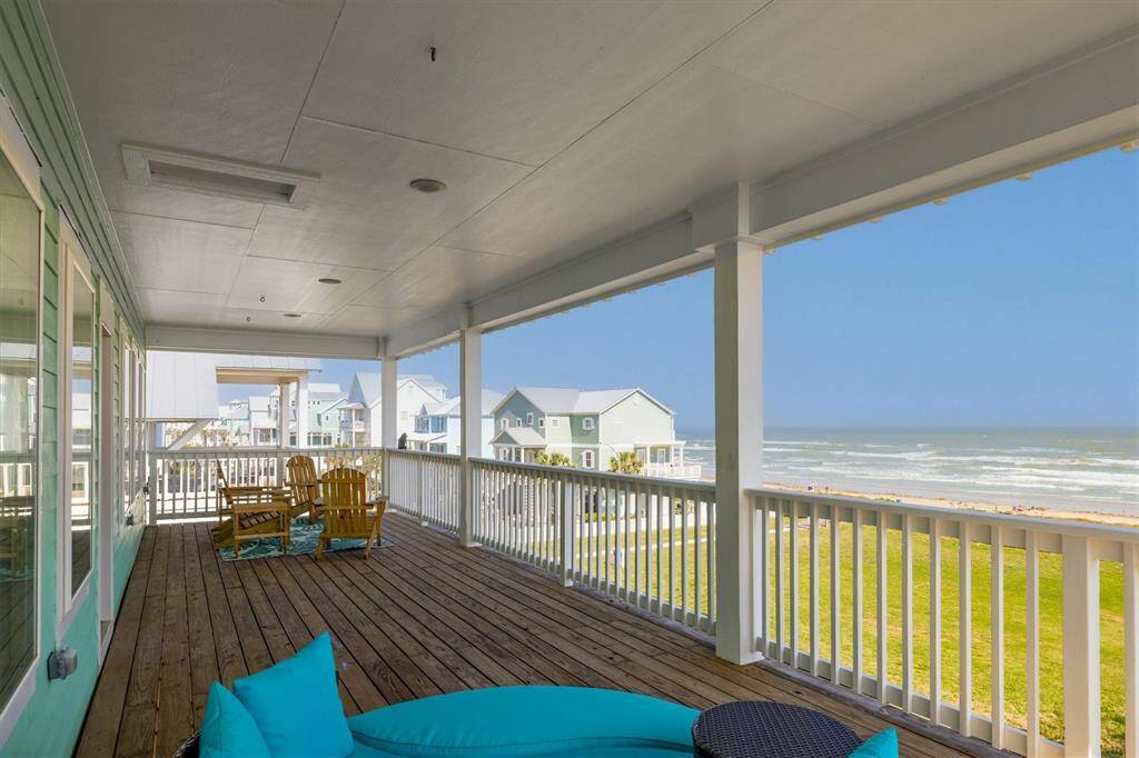 2nd floor balcony with amazing views