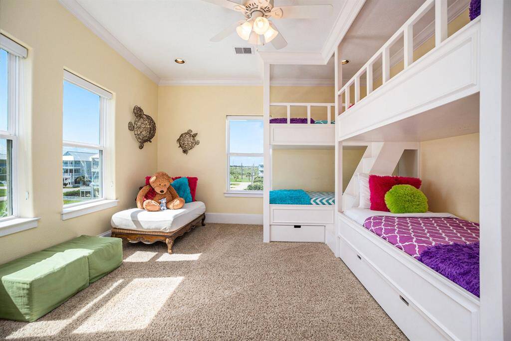 Enjoy the bunk room