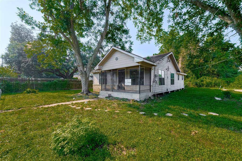 Single family house surrounded by mature tees