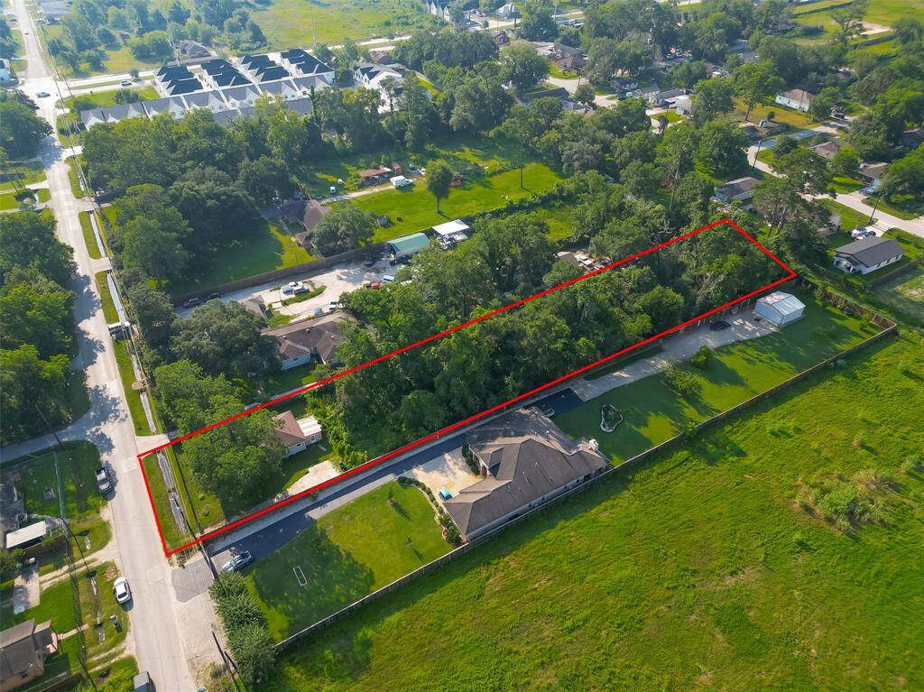 Lot Dimensions 82.2ft x 520ft