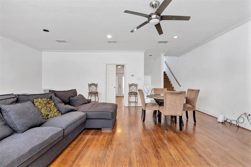 This is a bright and airy living space making it ideal for relaxation and entertainment.