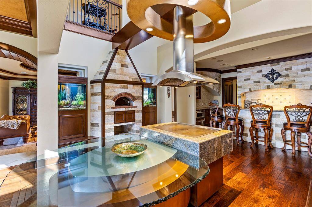 Hibachi style dinner or Italian brick oven pizza? This kitchen has you covered.