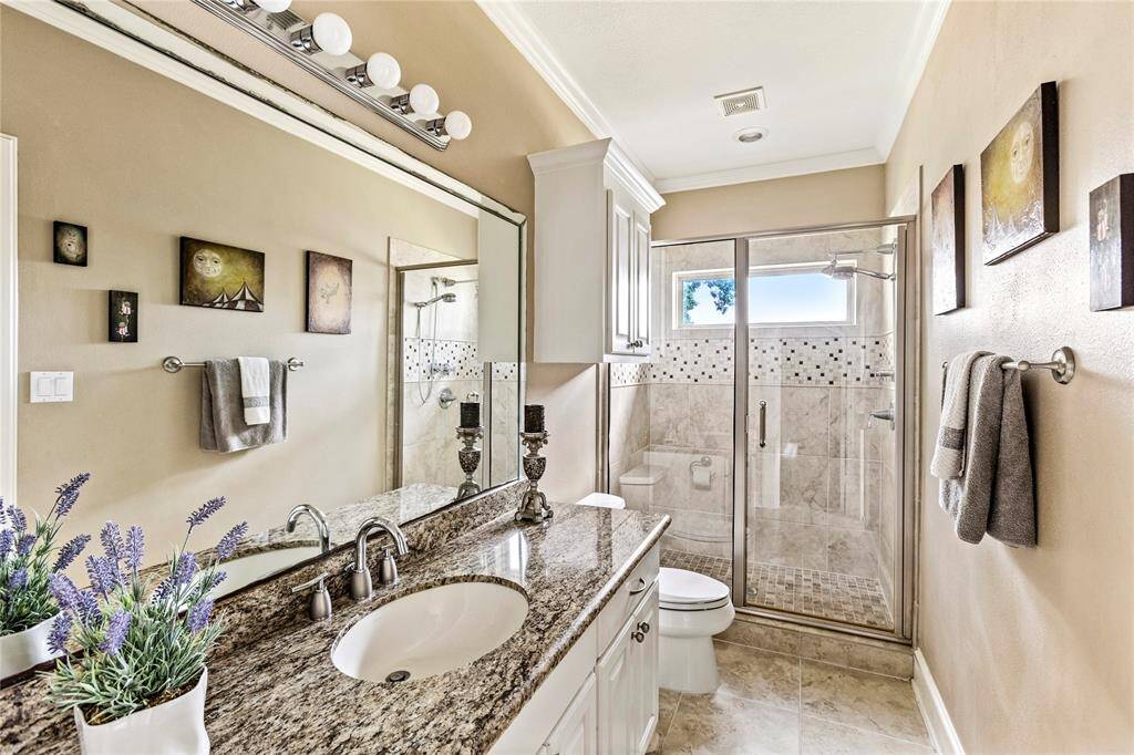 Ensuite secondary Bathroom on 3rd floor.