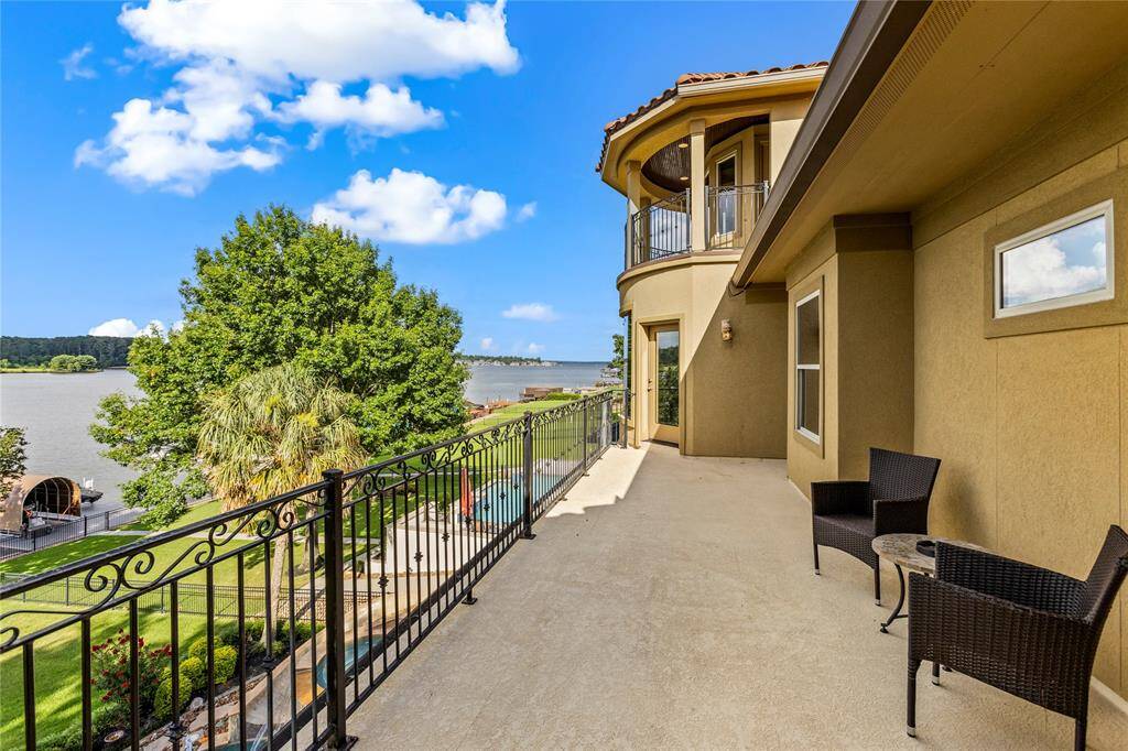 Third Floor Balcony between 2 guest bedrooms.