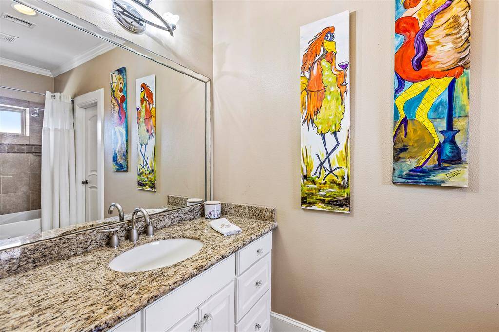 Ensuite Bathroom is guest bedroom on 3rd floor.