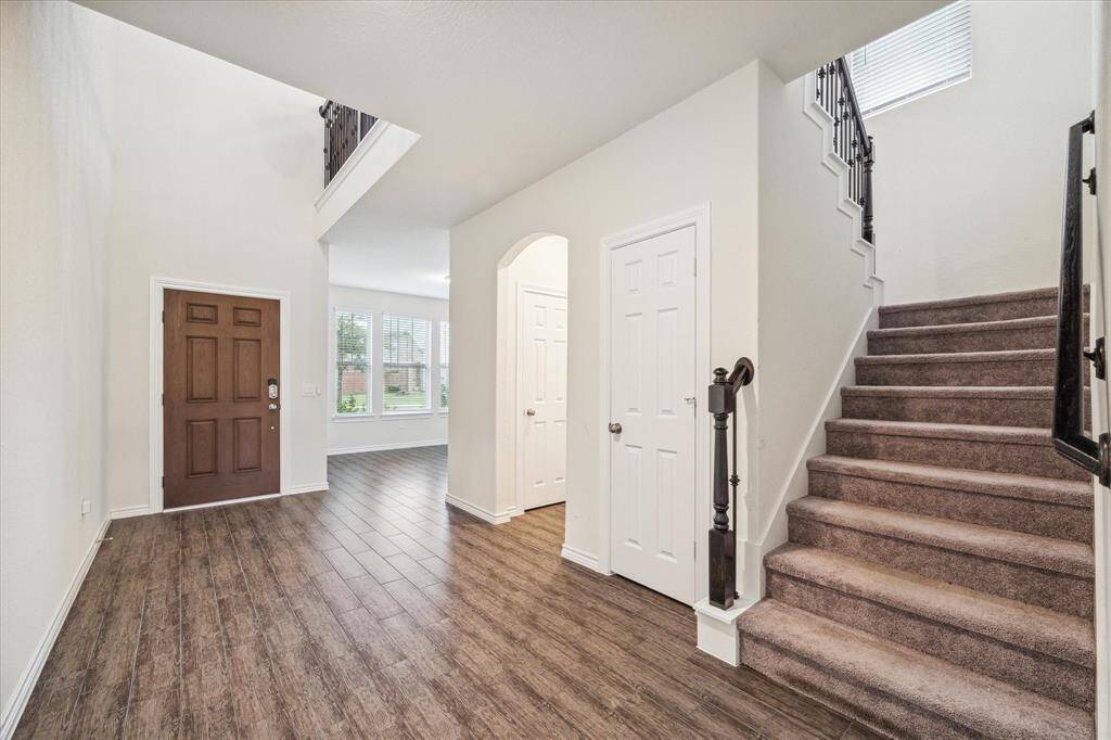 Inviting foyer with 20 foot ceiling height greets your guests and leads to the living areas. You will transition through a lovely corridor revealing soft archways and high ceilings. The entire living space is filled with natural light!
