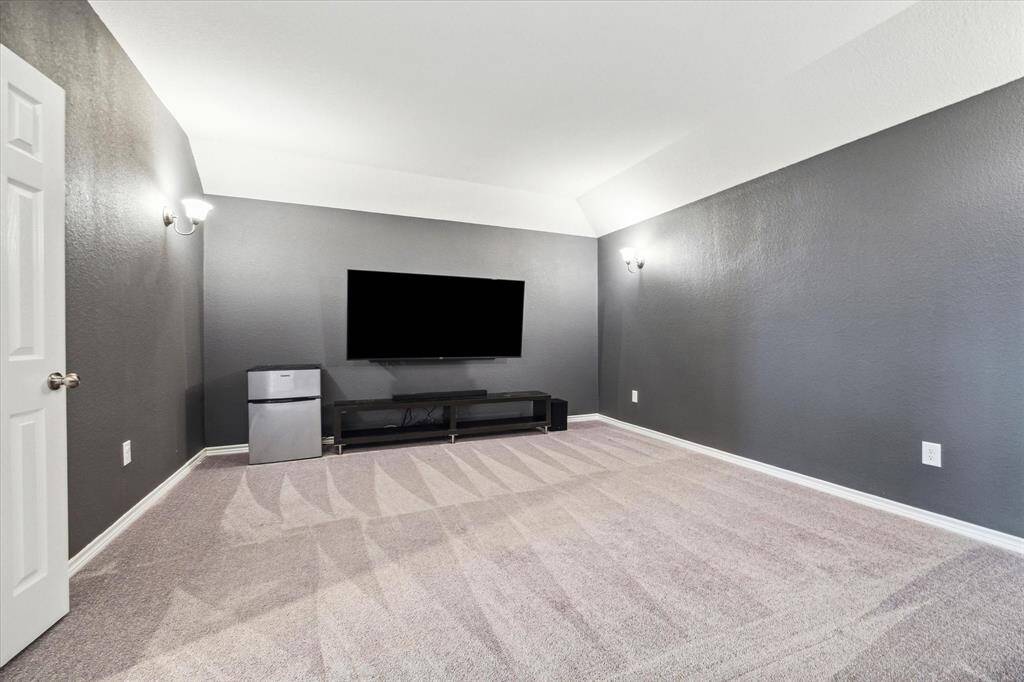 Versatility Meets Entertainment: A media room serves as a multifunctional space. It accommodates various activities beyond just watching movies. You can use it for family gatherings, game nights, TV marathons, and more.  Imagine the possibilities!
