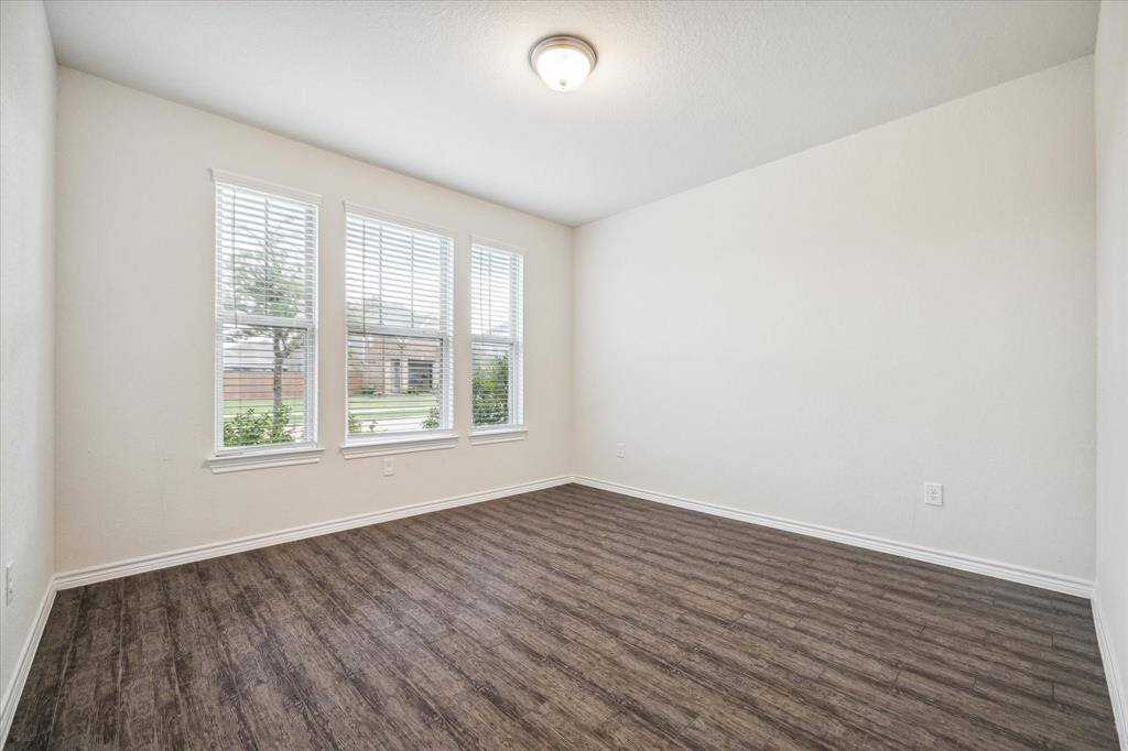 Flex room just to the left as you enter this home. Possible uses for this flex room: formal living room, formal dining room, home office, home gym, library, artist or craftsman studio. Adaptability: Flex spaces can be easily reconfigured to suit changing needs.