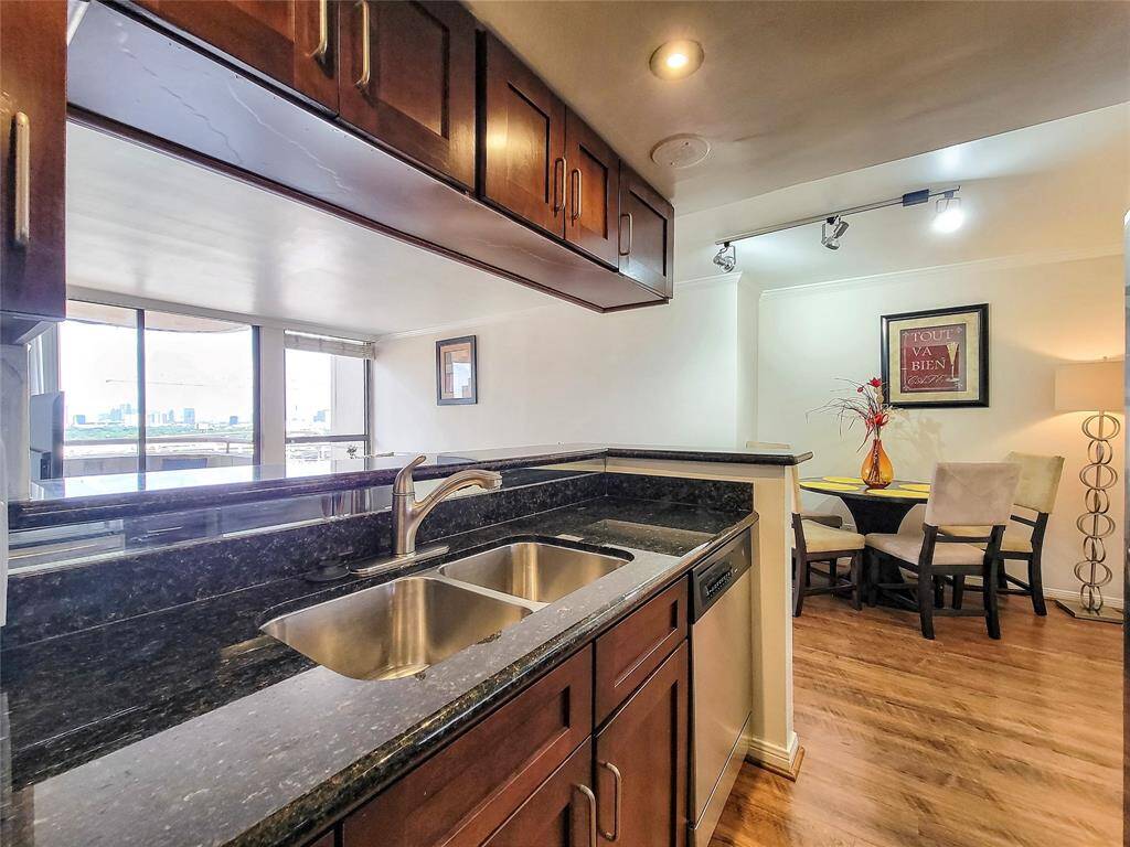 Watch the city and the sky while enjoying your gourmet Kitchen!