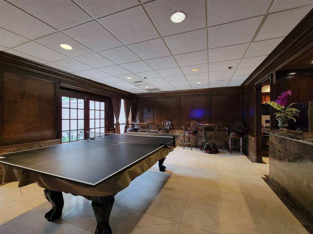 Entertain in style with a versatile game room, featuring a convertible pool and ping pong table. Doors open to a lovely private patio! A full kitchen with appliances add to the ease of entertaining in this reservable space.