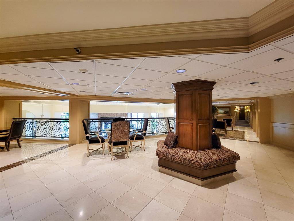 Discover the versatility of our sophisticated mezzanine, ideal for extending your living space, hosting professional engagements, or enjoying leisure activities like board games.