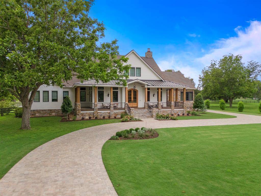 This like new home was custom built by Mike Pelletier with Fairmont Custom Homes.