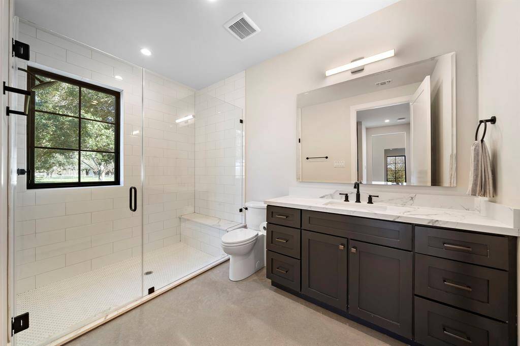 A full downstairs guest bathroom located off the kitchen.