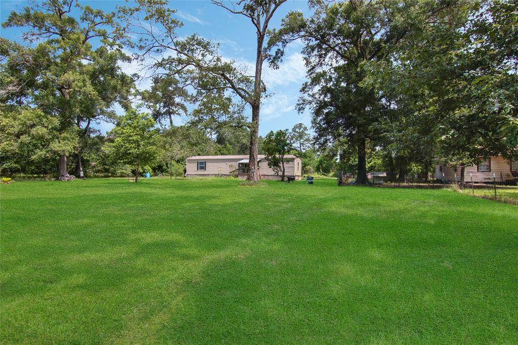 Huge front yard! Imagine family and friend gathering on Holidays!