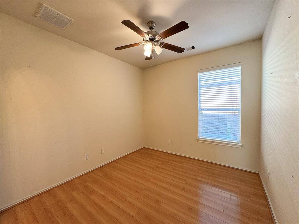 Secondary bedroom