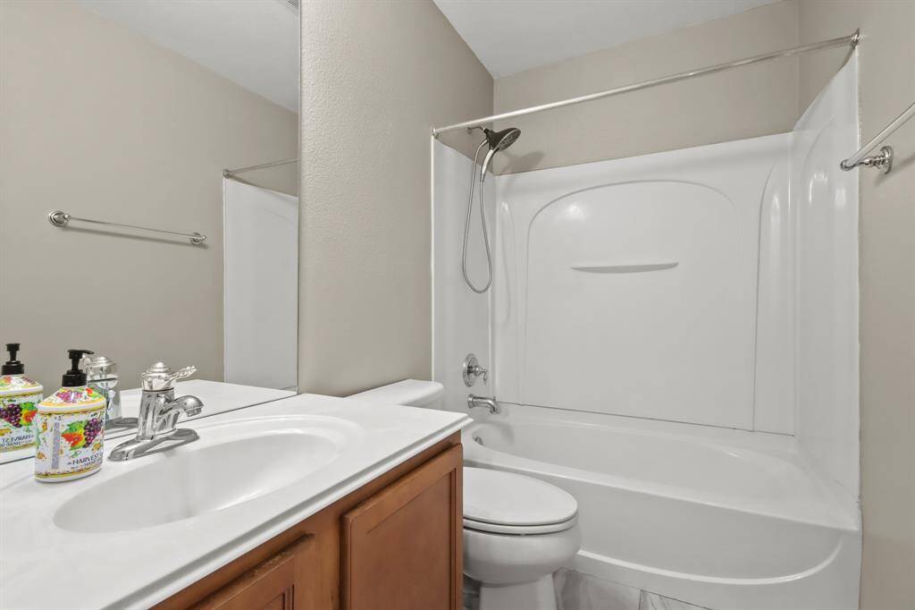Upstairs secondary bathroom.