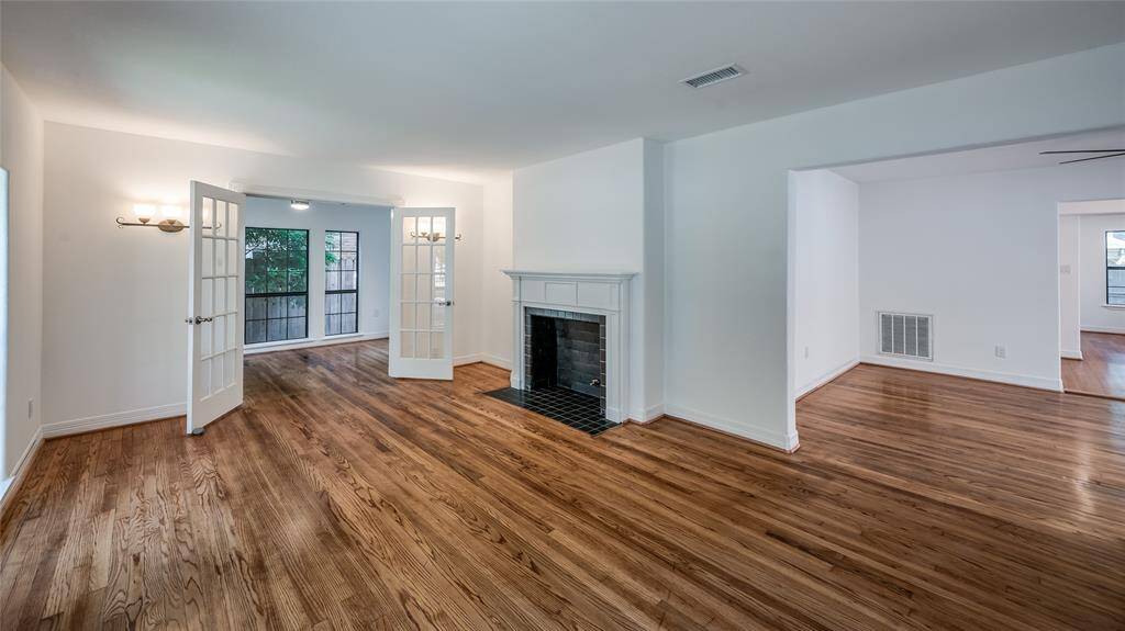 A two-story duplex with a 2/2 unit on each floor. Rent one out to help pay your mortgage; or office in one and live in the other!