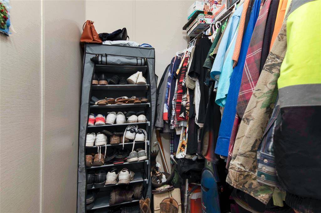 Walk-in Closet