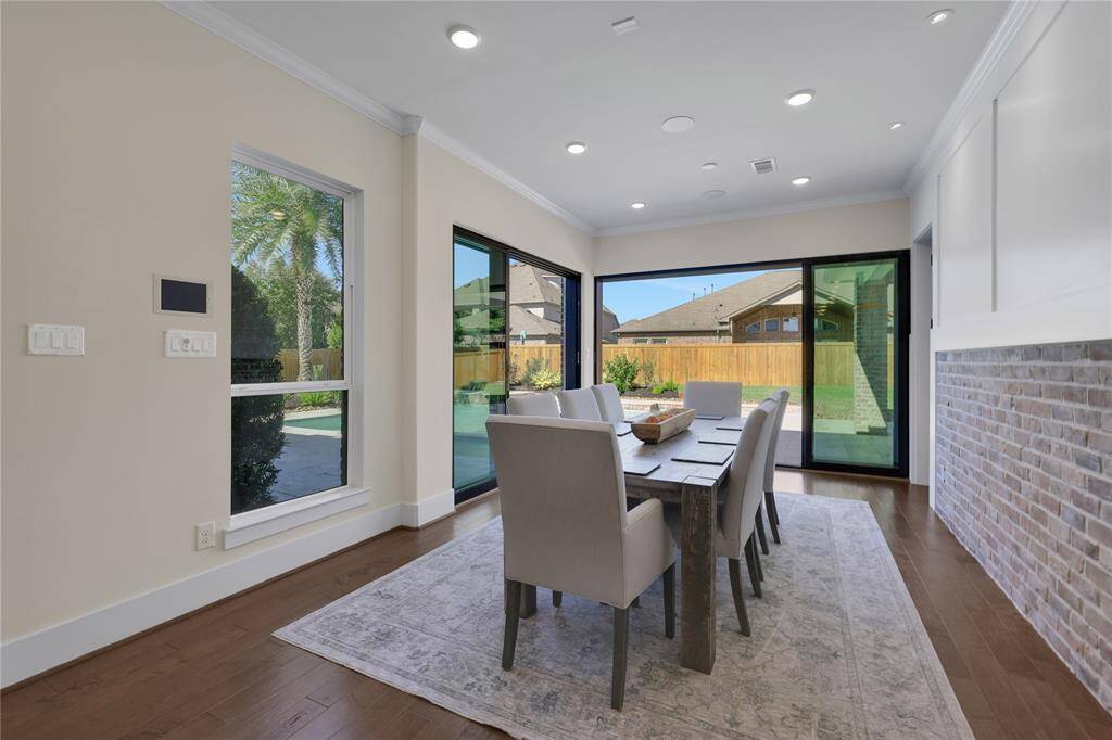 Dining area - sliding glass doors open to let the outside in