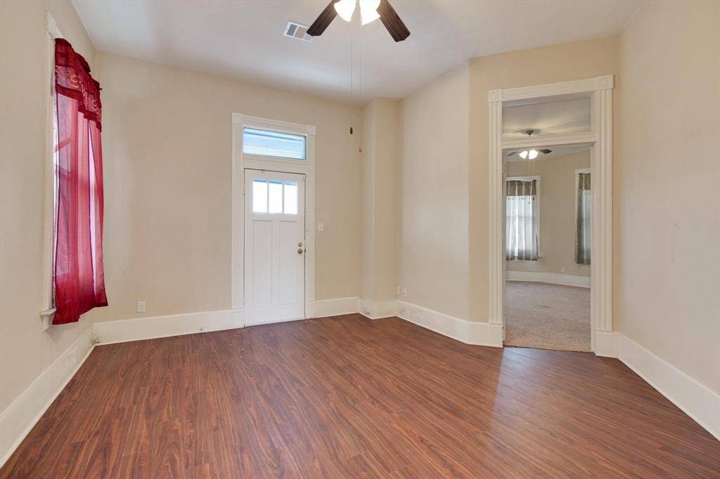 Flex room that features a balcony entrance.