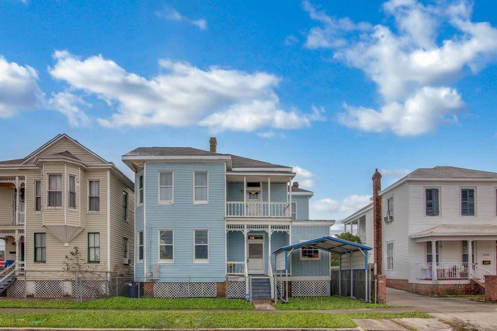 Front of home-view from the street.
