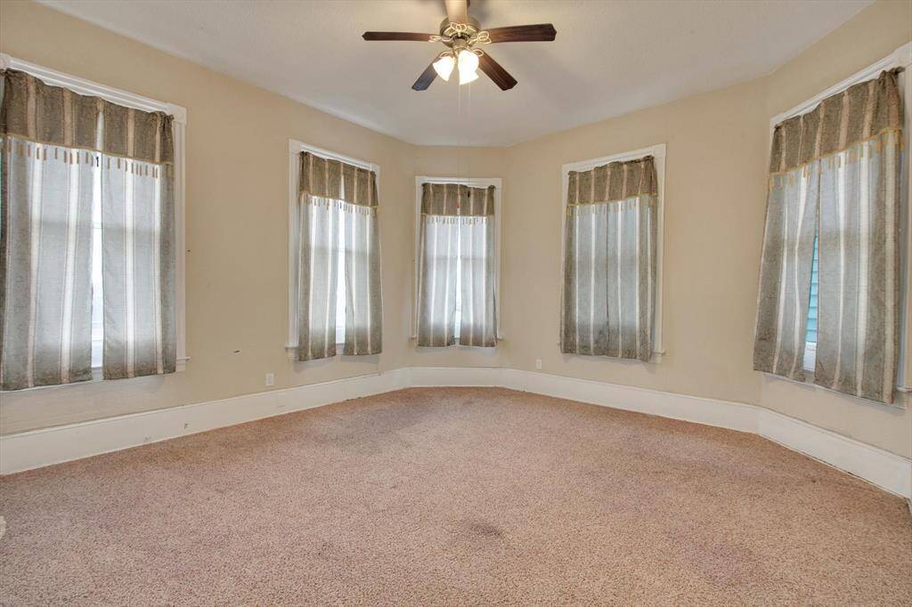 Large 2nd floor bedroom