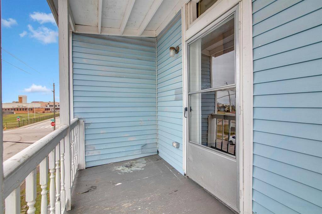 2nd story balcony