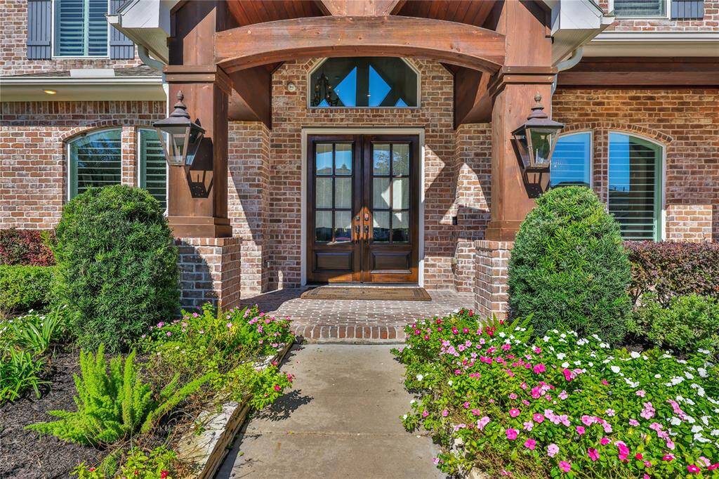 Dual front doors - impressive entry