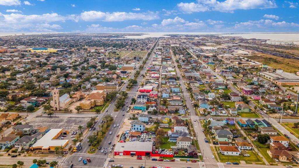 Looking down Sealy Avenue.