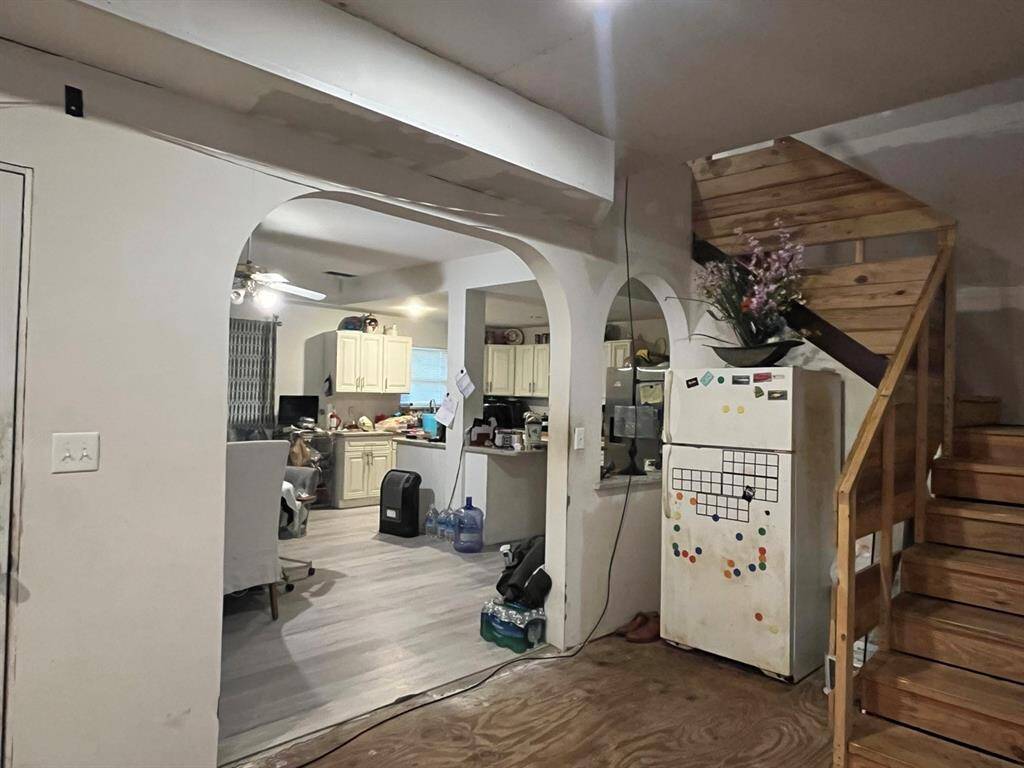 Kitchen and dinning access