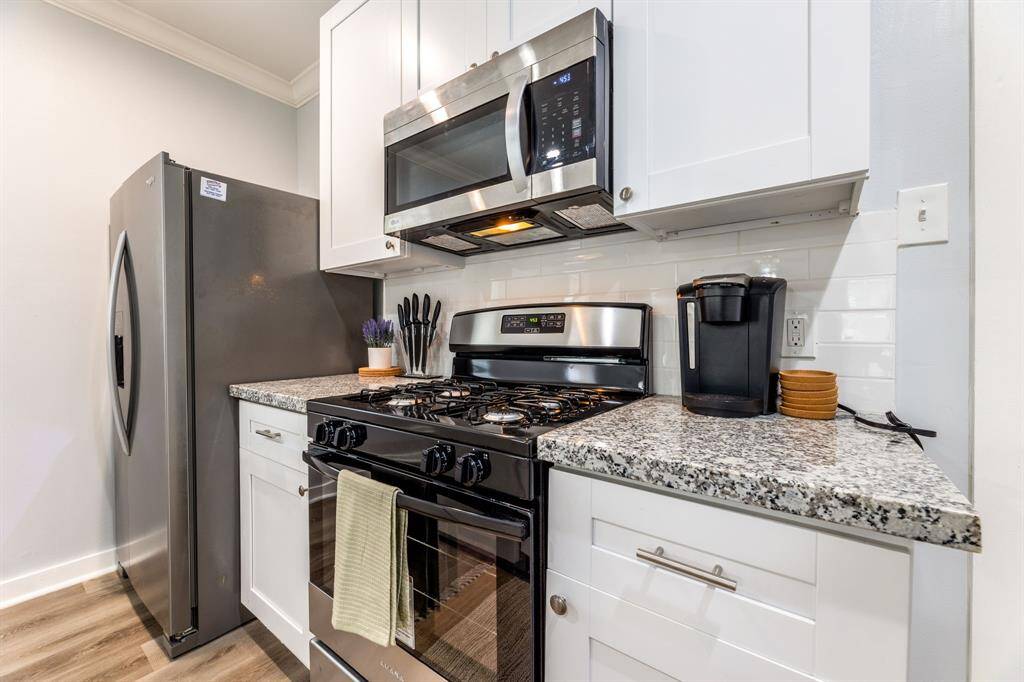 Modern stainless appliances with gas.