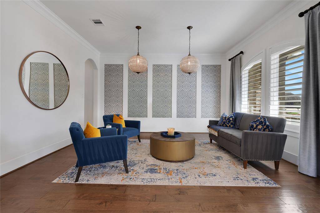Formal space - can be dining or parlor space