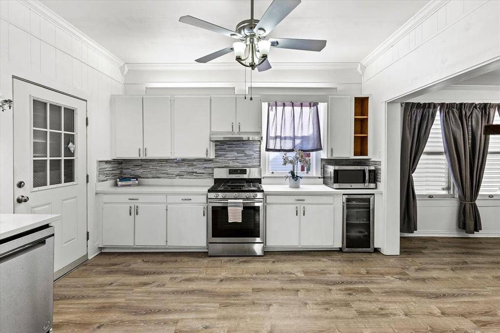 Upstairs kitchen with bonus wine cooler!
