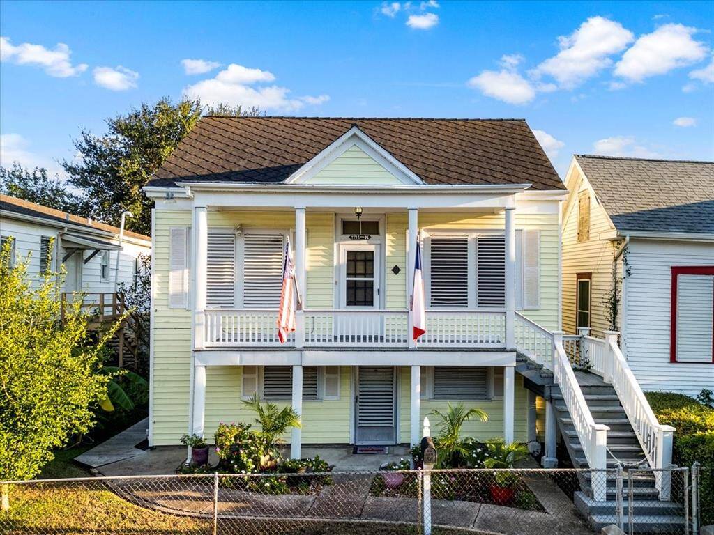 Charming historical home close to UTMB and the beach!!