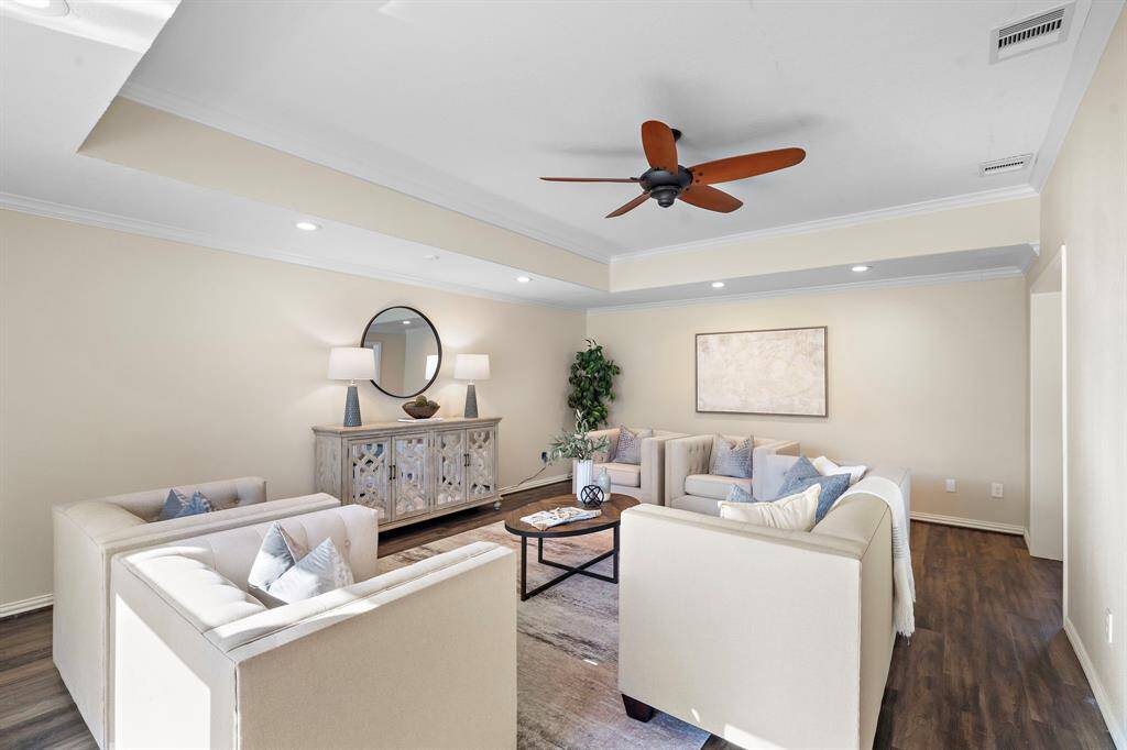 Large open living area that can fit plenty of furniture.