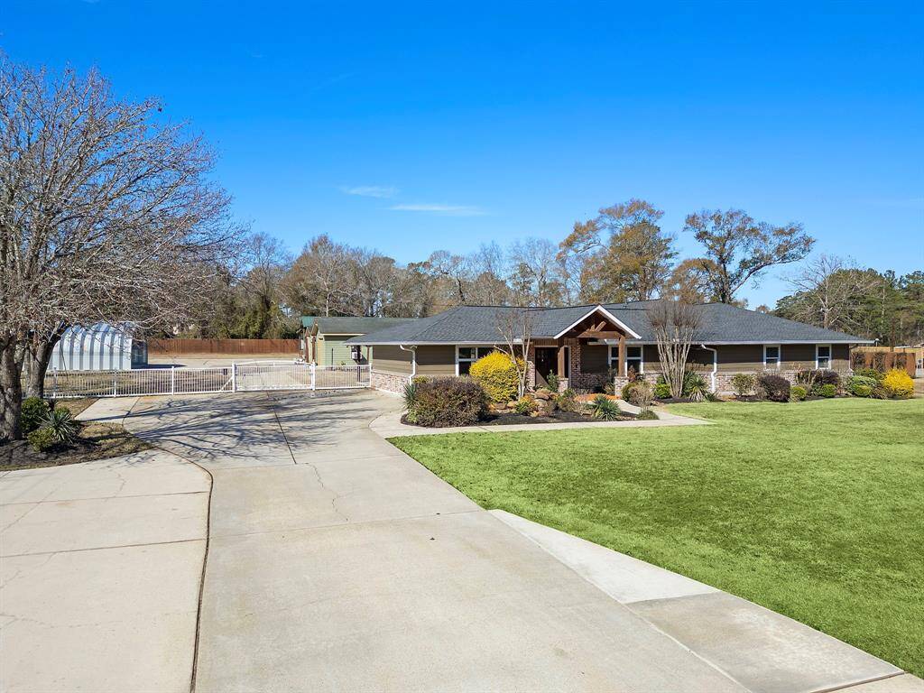 Ton of driveway space and extra parking.