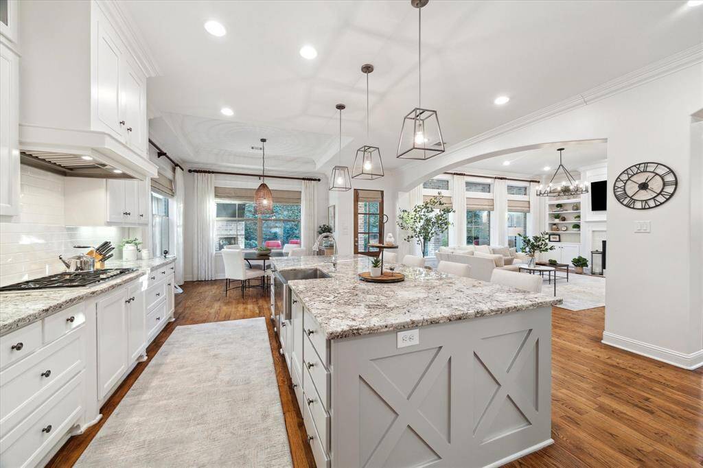 Another view of this stunning kitchen and breakfast room, both overlooking the verdant garden.