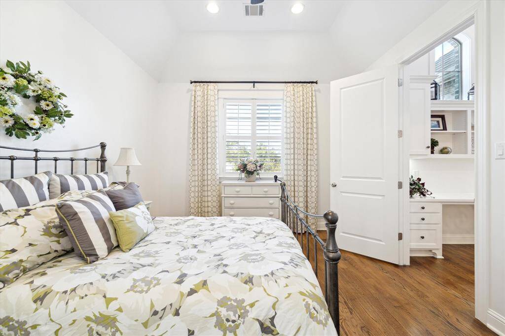 Each guest bedroom is a private oasis, offering generous space, en-suite bathrooms, and walk-in closets.