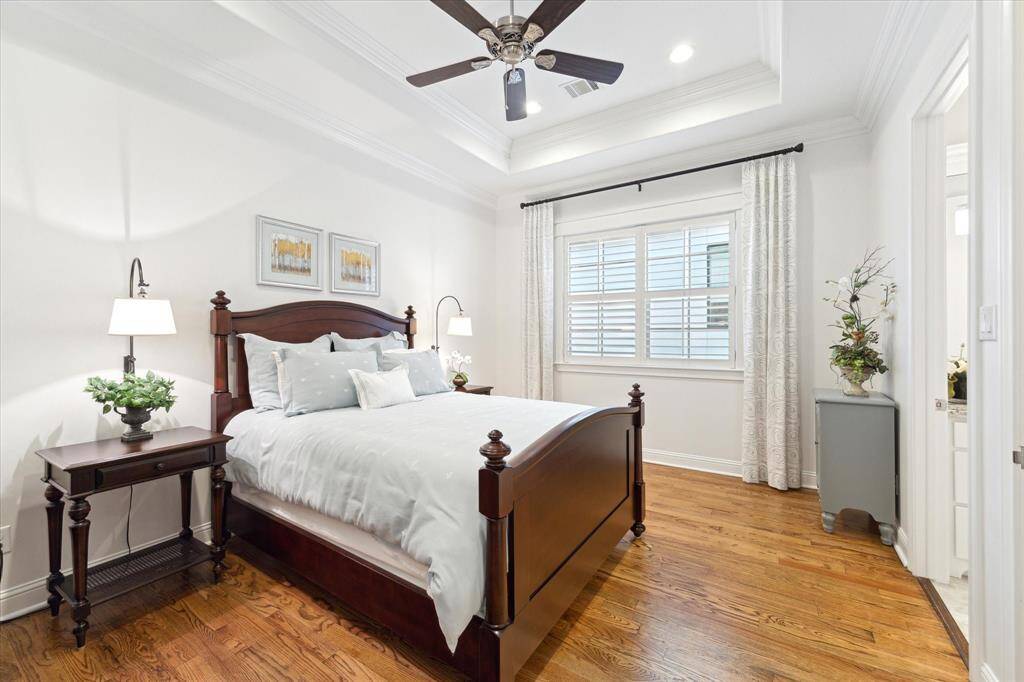 Each guest bedroom is a private oasis, offering generous space, en-suite bathrooms, and walk-in closets.