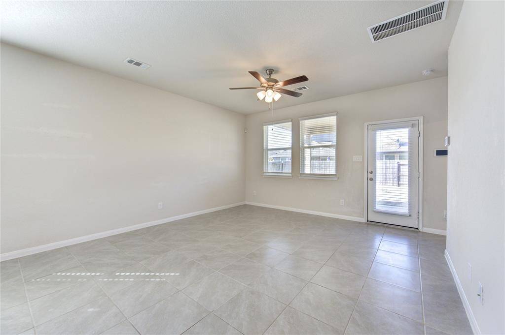 Spacious living room
