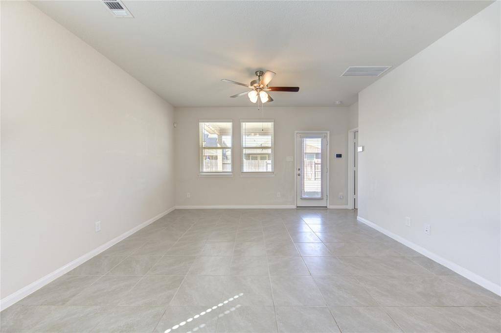 Spacious living room