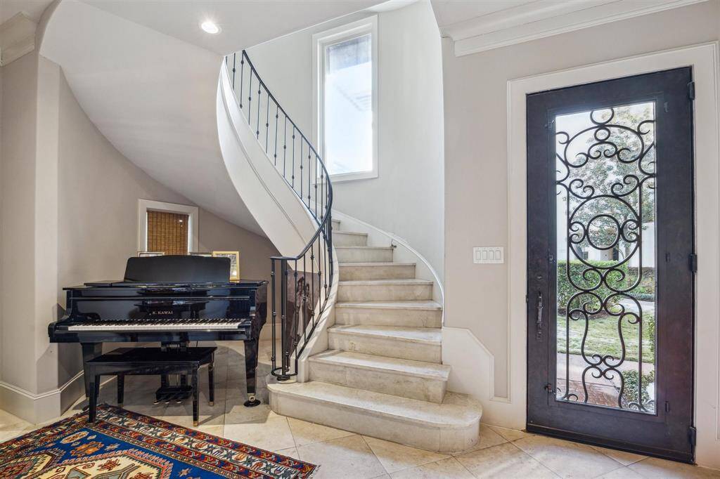The foyer is beautiful and SPACIOUS!