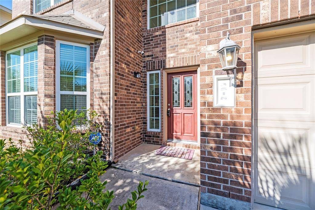 Welcome home to 3518 Yasmine Ranch Drive situated in the heart of Katy's Creek Ranch community! This home is beautiful and functional and boasts a focus on Family! Sits on a gorgeous cul-de-sac lot!