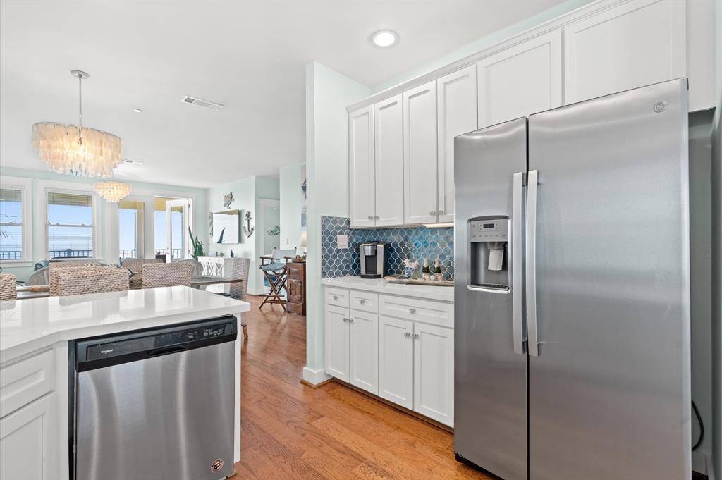 New dishwasher, new refrigerator! Just look at that OCEAN VIEW from your kitchen!