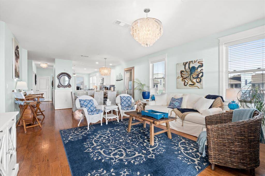 Magazine ready open floor plan!